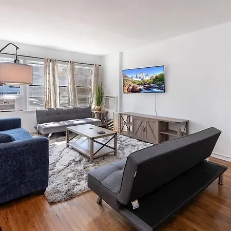 Chic Apt. With Hot Tub - Ultimate La Experience Apartment
